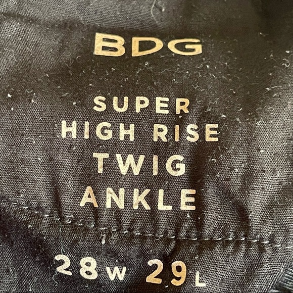 BDG | Super High Rise Twig Ankle Jeans - Picture 5 of 7